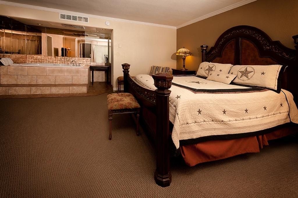 Hotel Grand Texan And Convention Center 3*
