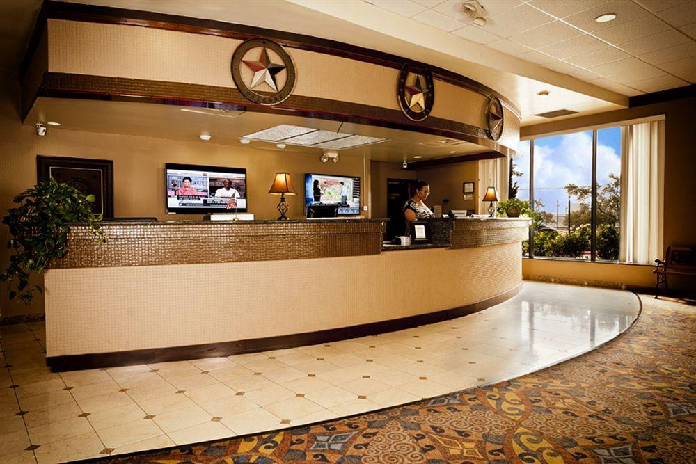 Hotel Grand Texan And Convention Center 3*
