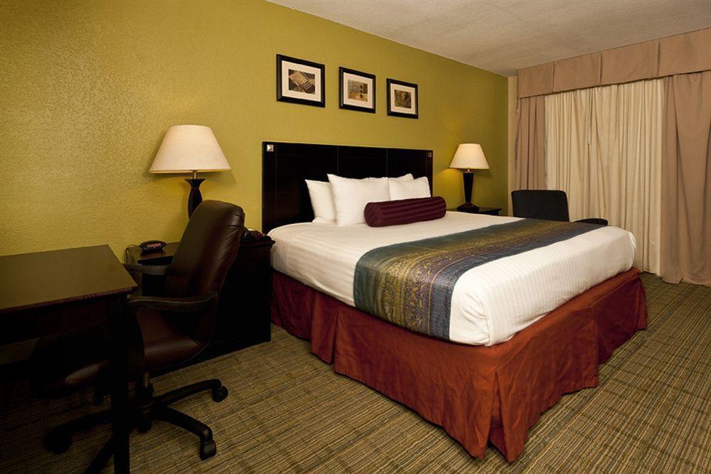 Grand Texan And Convention Center Hotel