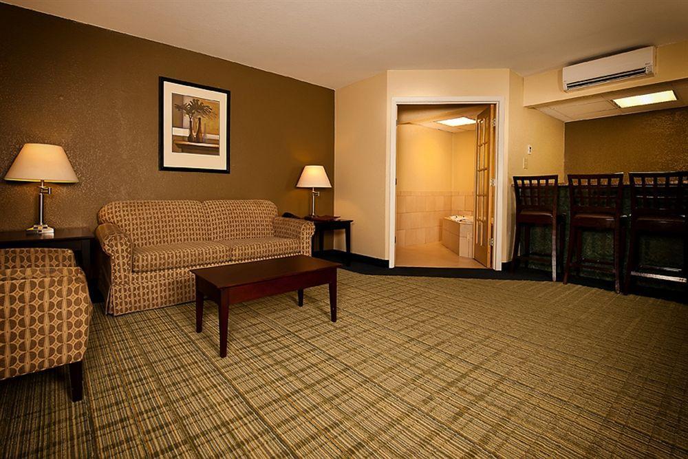 Hotel Grand Texan And Convention Center 3*