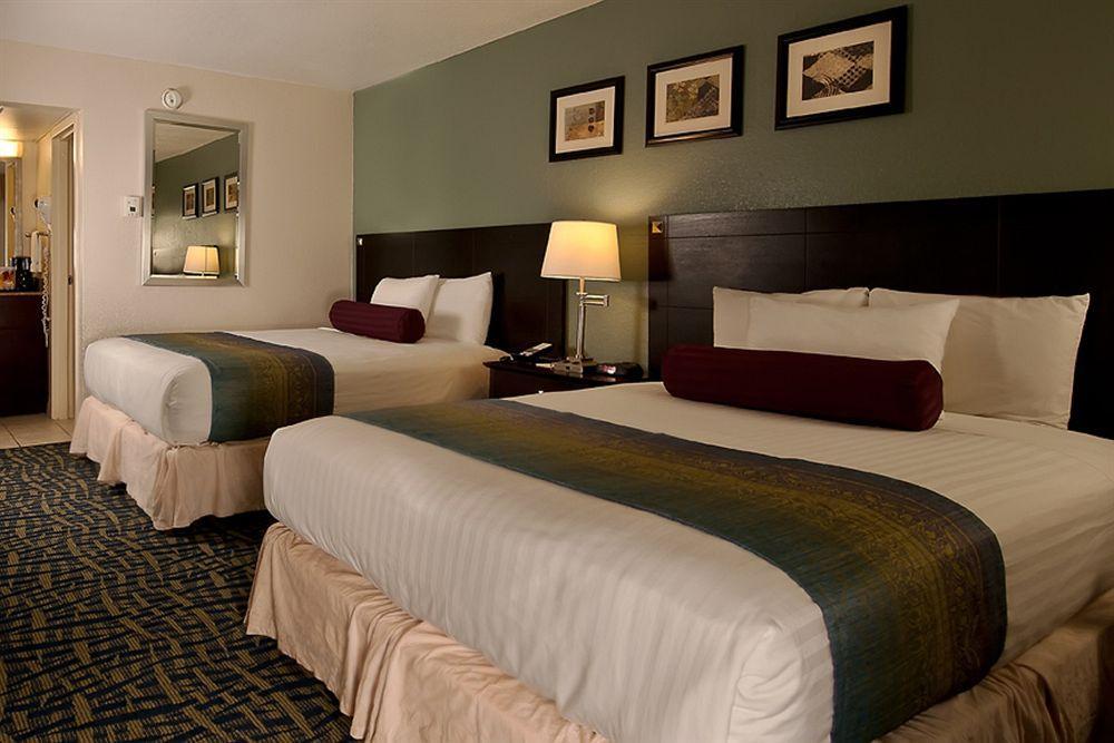 Grand Texan And Convention Center 3*