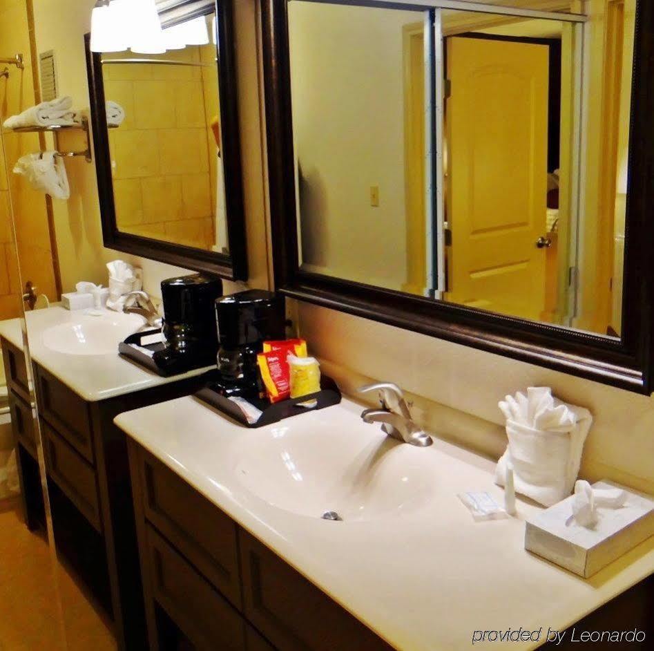 Hotel Grand Texan And Convention Center 3*