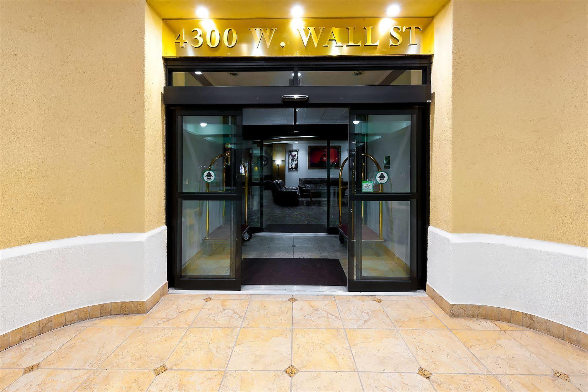 Hotel Grand Texan And Convention Center