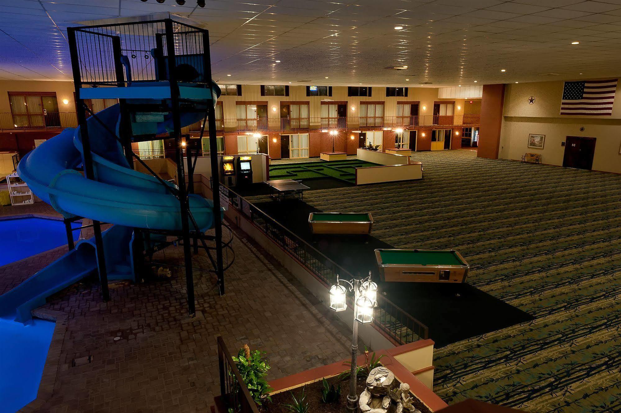 Grand Texan And Convention Center Hotel