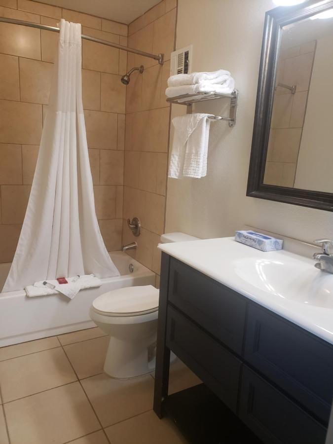 Hotel Grand Texan And Convention Center 3*